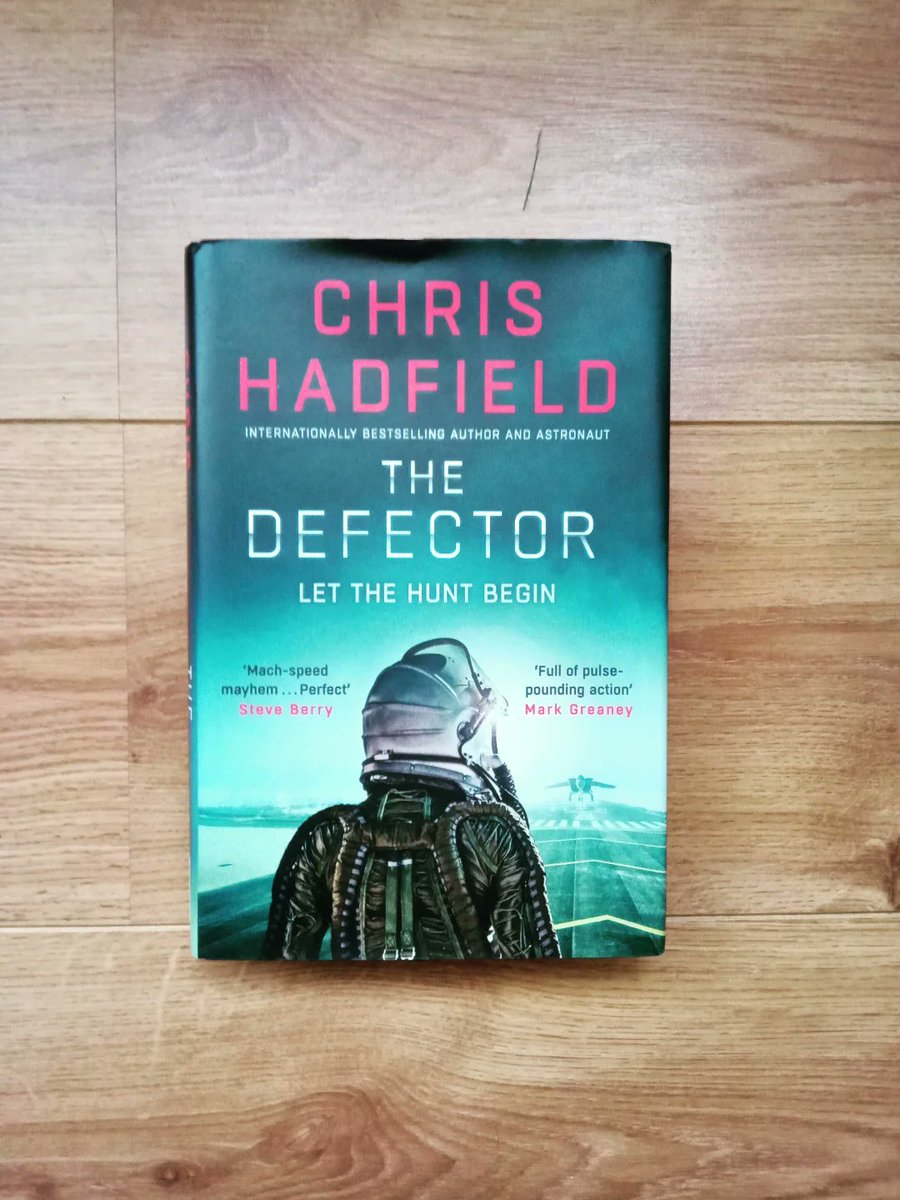 ScottCrosbyART1's tweet photo. First book haul in a while, my latest goal is to collect the whole Sword Of Truth series by Terry Goodkind. I managed to find the first 3 super cheap as well as getting a book by Chris Hadfield that I've been wanting. #books #fantasy #thrillerbooks #terrygoodkind #chrishadfield https://t.co/wP38QCTrtp