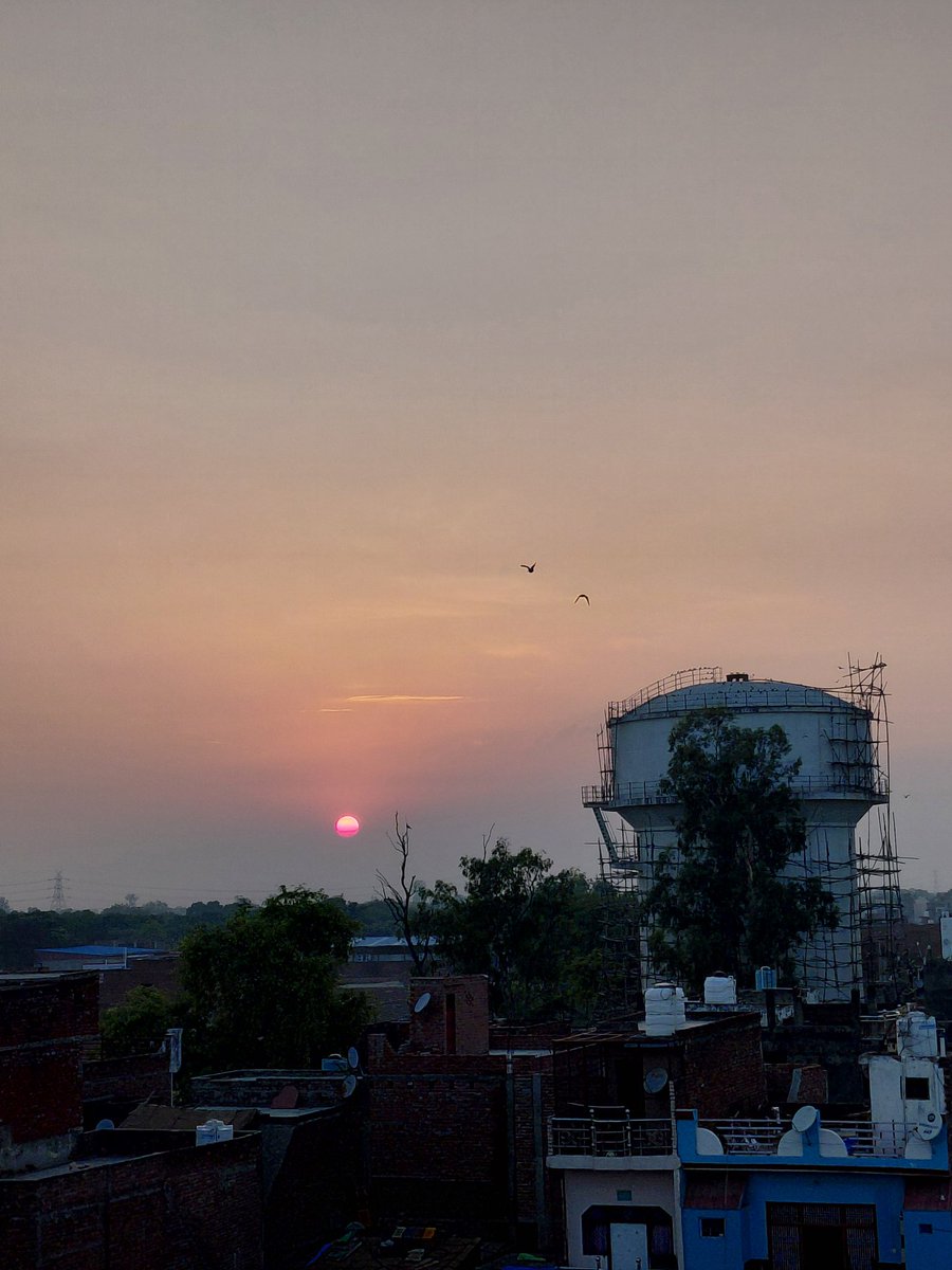 BewithTamanna's tweet image. शामें कुछ अलग ही महसूस होती हैं जब भागदौड़ थम जाती है और अपने विचारों से मुलाकात होती है 🌆

आज के लिए आभार, कल के लिए उत्साह।
अब वक्त है खुद को रीसेट करने का, नई ऊर्जा भरने का और थोड़ा और बड़ा सोचने का 💭

#EveningVibes #Gratitude #StayFocused