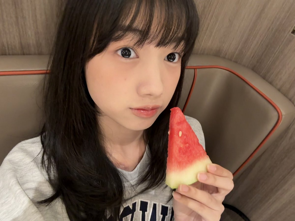 Ekin_JKT48's tweet image. kamu uda makan? 🍉