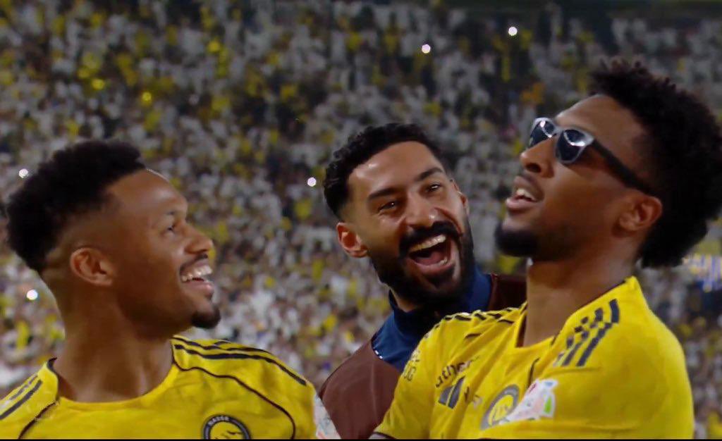 اي #عالمي_متصدر ضايفني وانا ماضفته

ينبهني عشان أضيفه ولي الشرف 😎💛

#النصر