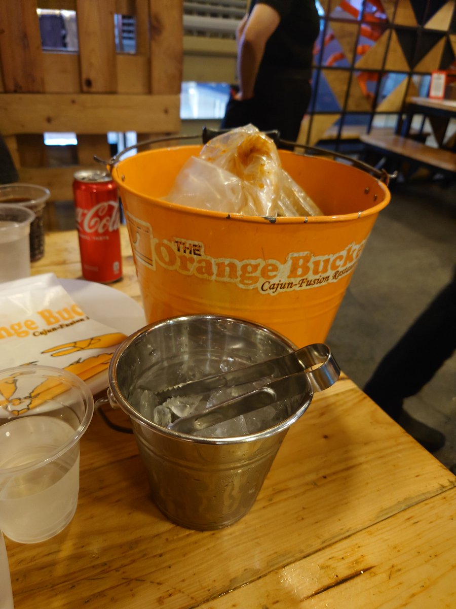 A200322558's tweet photo. 帰国前の最後の晩餐🦀

久々に手で米を食べました🍚美味かった✨
@TheOrangeBucket https://t.co/oOAH81HPAb