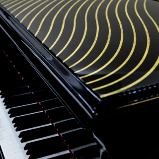 SteinwayAndSons's tweet photo. This new Limited Edition Steinway features features 24-carat gold leaf applied meticulously by hand by Steinway craftsmen at the Factory in Queens. Debut tomorrow. ✨🎹 https://t.co/NCv7XNEIkq