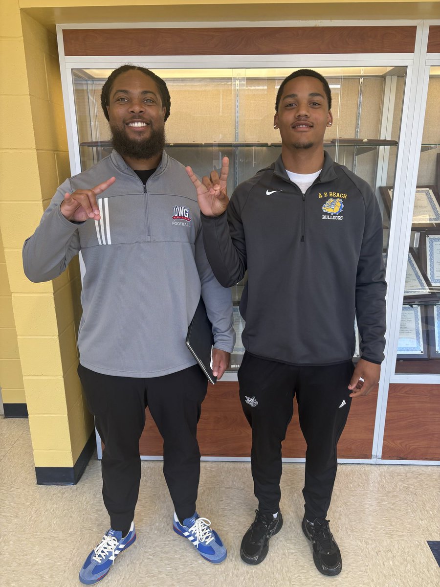 jdub11_'s tweet photo. Thank you @CoachSewellUWG for taking the time to stop by talking to my teammates and I filling us in more about the program I will be attending UWG camp June 4th ready to compete and showcase my talent!!💪🏽 https://t.co/uCsGHontWg
