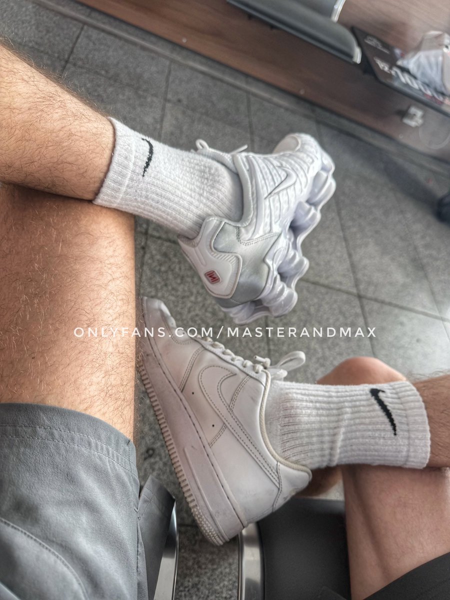 Welcome 🌴 Palma de Mallorca!

Sniff worship our socks and sneax 👟🔥