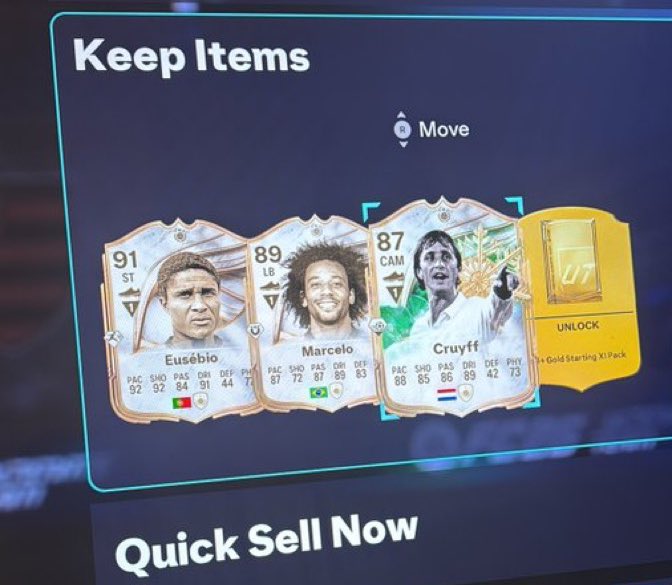 FIFA22_INFO's tweet image. Xbox &amp;amp; PC Users right now 😭

Hopefully we all get something soon
