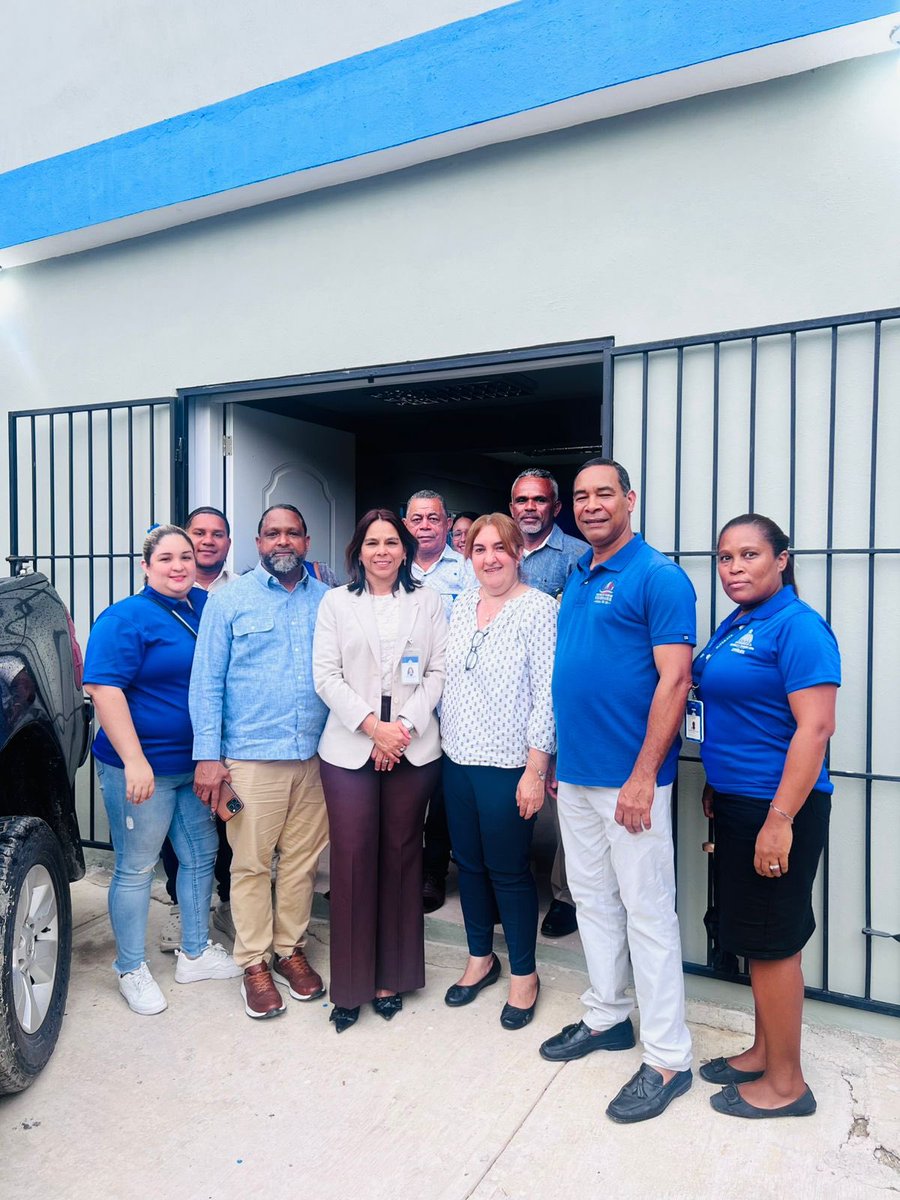 La Dirección de Desarrollo Social Supérate (@superaterdo), a través de la directora de su Oficina Regional Cibao Norte, Juana Rodríguez, sostuvo un encuentro en el sector La Herradura, en Santiago de los Caballeros, con representantes del Ministerio Visionario Mateo 20-28.