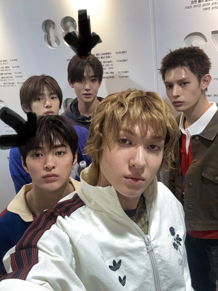 Erica44802420's tweet photo. @cortis_bighit Ok yall I need help I get two members confused at times which one is which between the two? https://t.co/e2Dl7hqsIS
