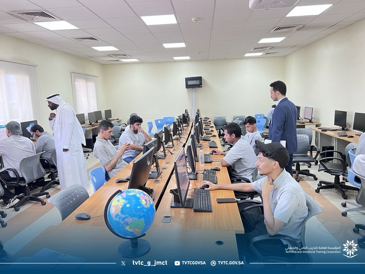 الكلية التقنية بالجموم tweet media