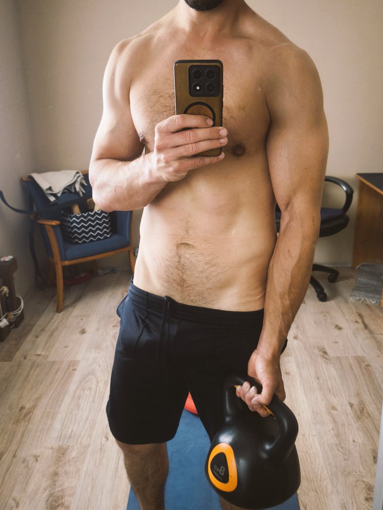 KamiMacho19792's tweet photo. A good kettlebell workout will get me hard! 💪🍆
Would you like to workout with me? 🏋️ 

//

Egy jó kis kettlebell edzés beindít! 💪🍆
Bírnád velem az edzést? 🏋️

#workout #Kettlebell #macho #muscular #muscle #tallguy #abs #big #bigdick https://t.co/FZJ33gLZW3