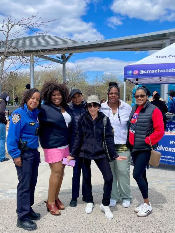 NYPD 101st Precinct tweet media