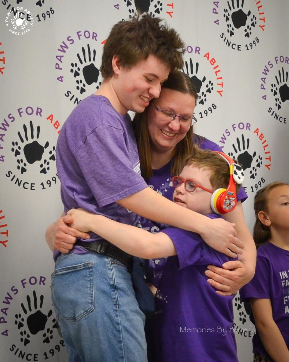 4 Paws For Ability tweet media