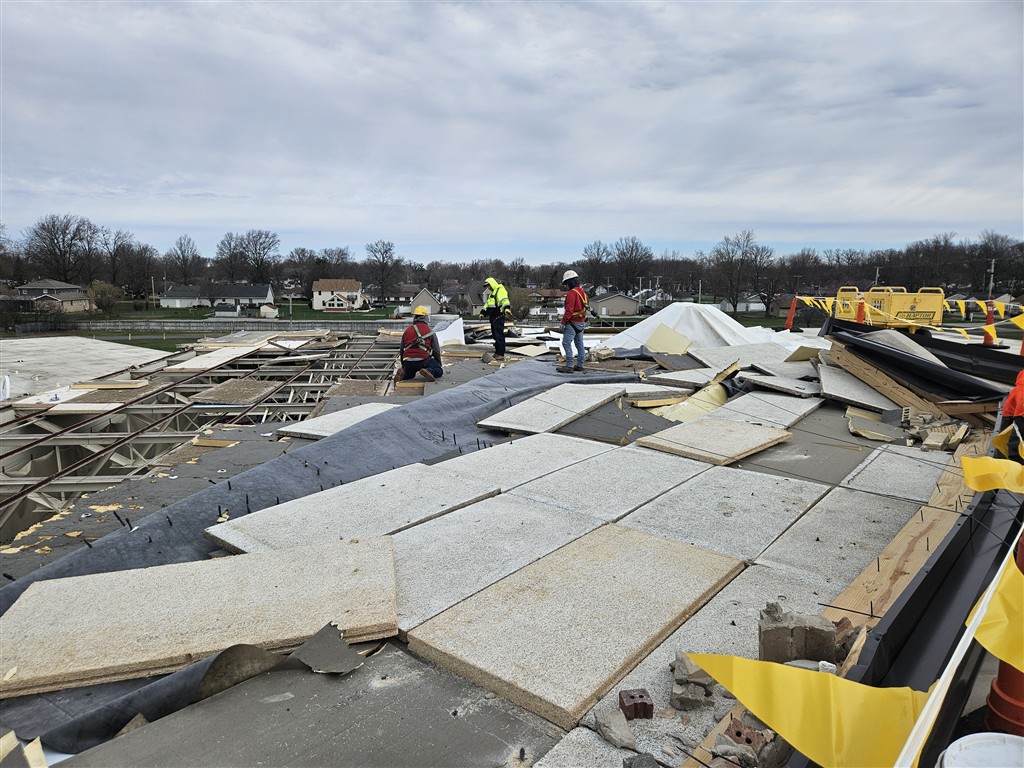 CentiMark's tweet photo. Cinco de Mayo? More like Cinco de ‘May we fix your roof before the next storm hits?’ 🌮⚒️

Learn more here: https://t.co/rc3DwJxAGQ.

#CincodeMayo #CommercialRoofing #SafetyTip #PropertyManagement https://t.co/68InKY2wPt