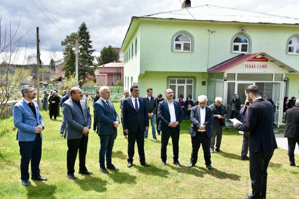 DevrekaniG's tweet photo. Kaymakamımız Sayın Umut Pazarcı, Belediye Başkanımız Sayın Engin Altıkulaç, ilçe protokolü ve vatandaşlarımızın katılımıyla gerçekleştirilen programda, Şeyh Şaban-ı Veli ve Kastamonu’nun manevi büyükleri rahmet ve minnetle anıldı. https://t.co/r8tLJg56Qa
