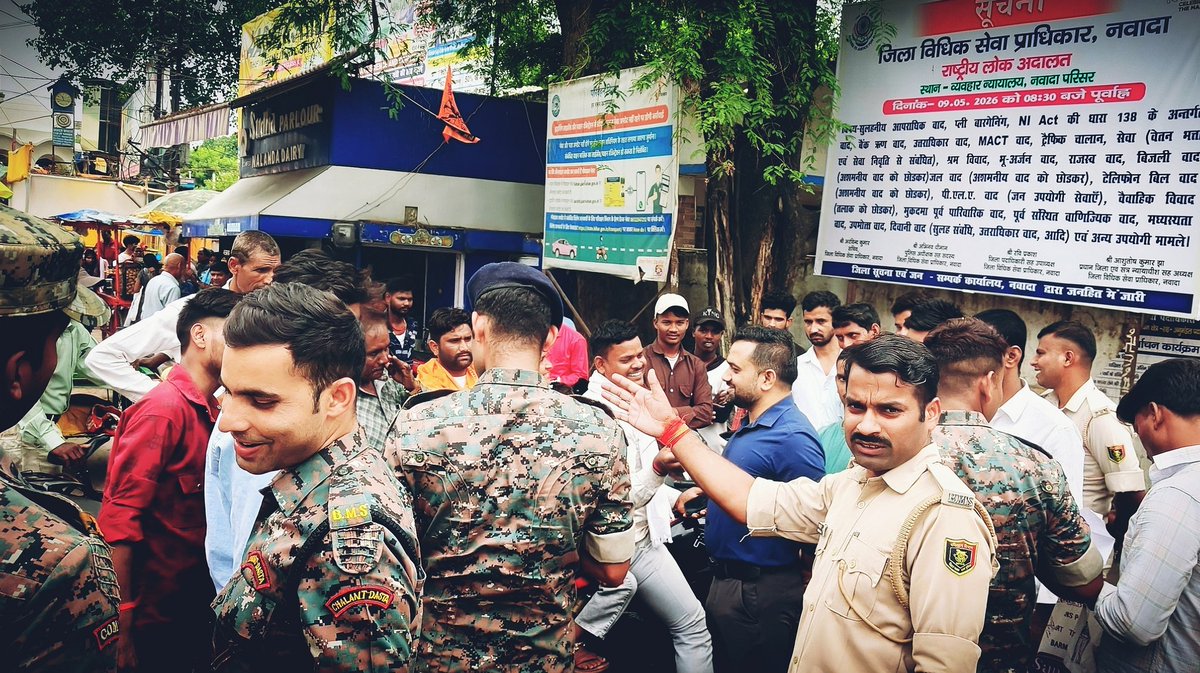 imNavKP's tweet photo. Vehicle checking drive seems like a "Hide and Seek Game" amidst the noisy &amp; chaotic crowd!
Don't know whether I am hiding myself from the wanderers' glance or it's vice versa!
I am more content when compounding concludes with smiling faces (Enforcer &amp; On Whom being Enforced)!😊 https://t.co/YbKd00pO7K