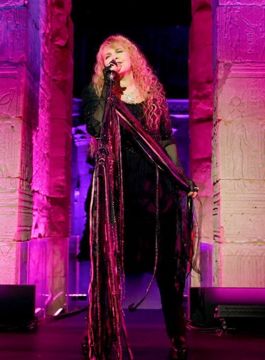 _flowernthevine's tweet photo. This is just an appreciation post for Stevie’s emotional support mic stand. 💕 https://t.co/M6mgD0AnS0