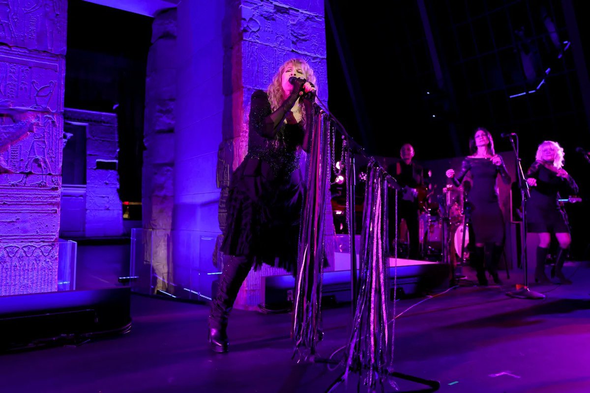 _flowernthevine's tweet photo. This is just an appreciation post for Stevie’s emotional support mic stand. 💕 https://t.co/M6mgD0AnS0