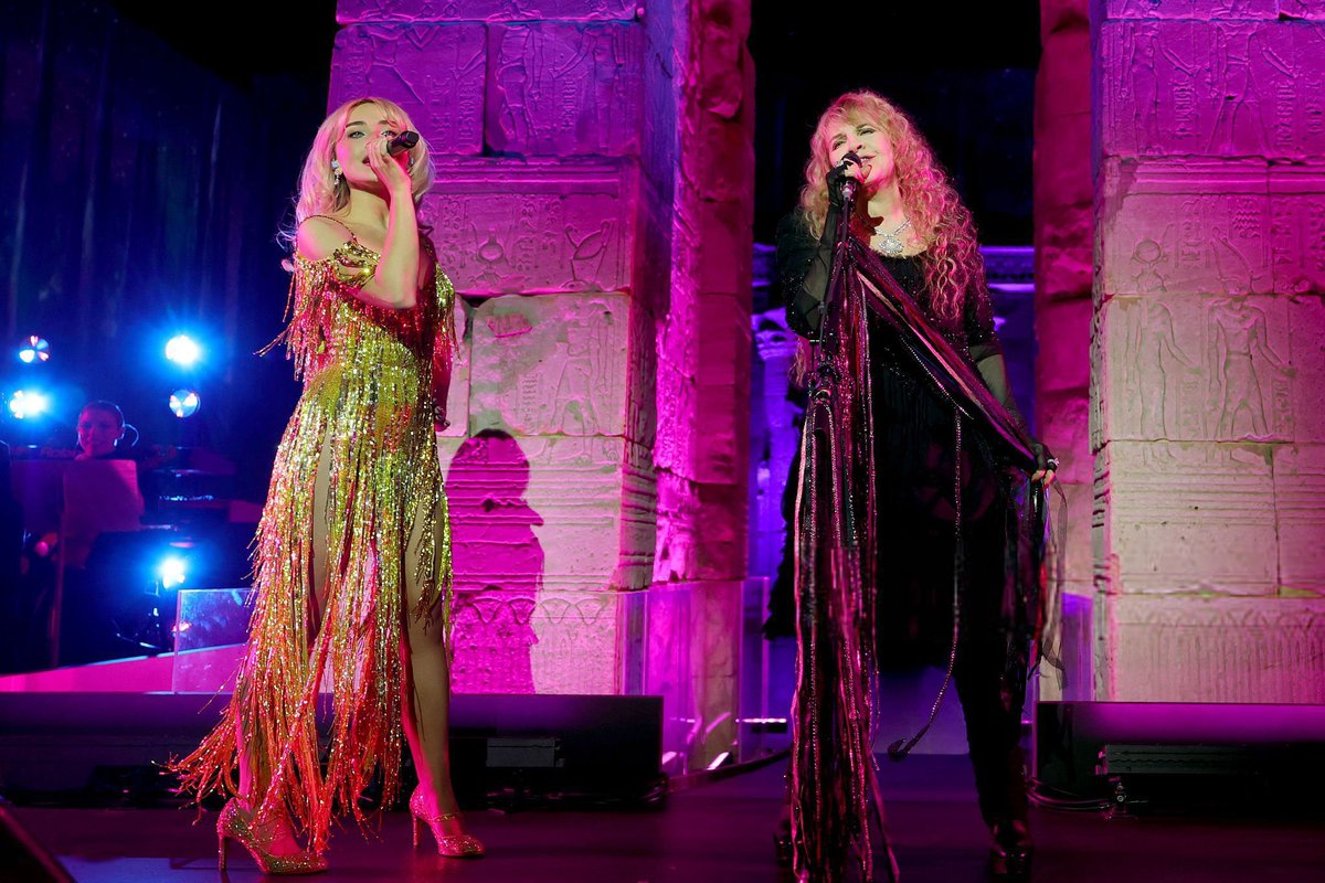 _flowernthevine's tweet photo. This is just an appreciation post for Stevie’s emotional support mic stand. 💕 https://t.co/M6mgD0AnS0
