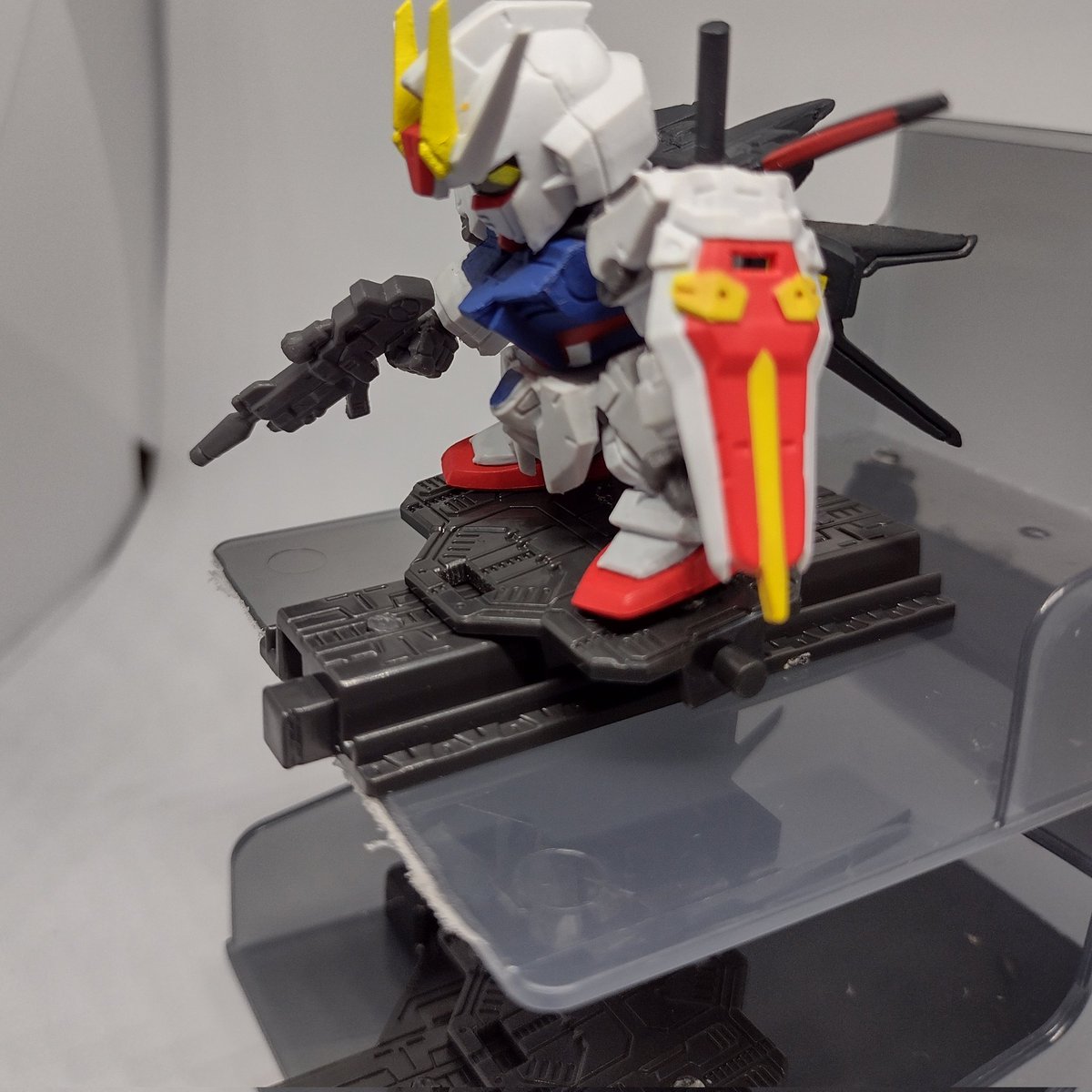 TKago2913's tweet photo. SEED放送時は出撃シーンに
わくわくしたものよ

という訳で即席MSカタパルト。

ちゃんと足場がレール上を
滑らかに動くのがよき

#ガシャポン戦士
#ガシャポン戦士f
#ガンダムSEED
#基地遊び
#基地玩具 https://t.co/HdGzTX9qQG