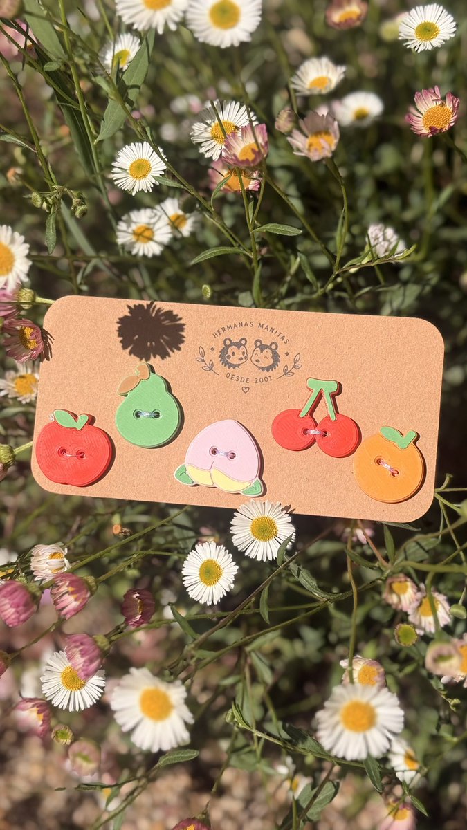 bubusnook's tweet photo. ¡Tienda abierta! 

He actualizado la web con un montonaaaaaaazo de cositas nuevas ❤️‍🩹😭

Espero que os guste mucho mucho muchooOo ✨✨✨✨✨ https://t.co/5JZLGAgbMF
