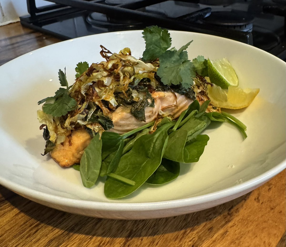 cookingphotos's tweet image. Marinated salmon in lemon and lime zest + juice, honey. Shiso leaves and crispy shredded cabbage. 
#Foodie #recipe #foodphotography