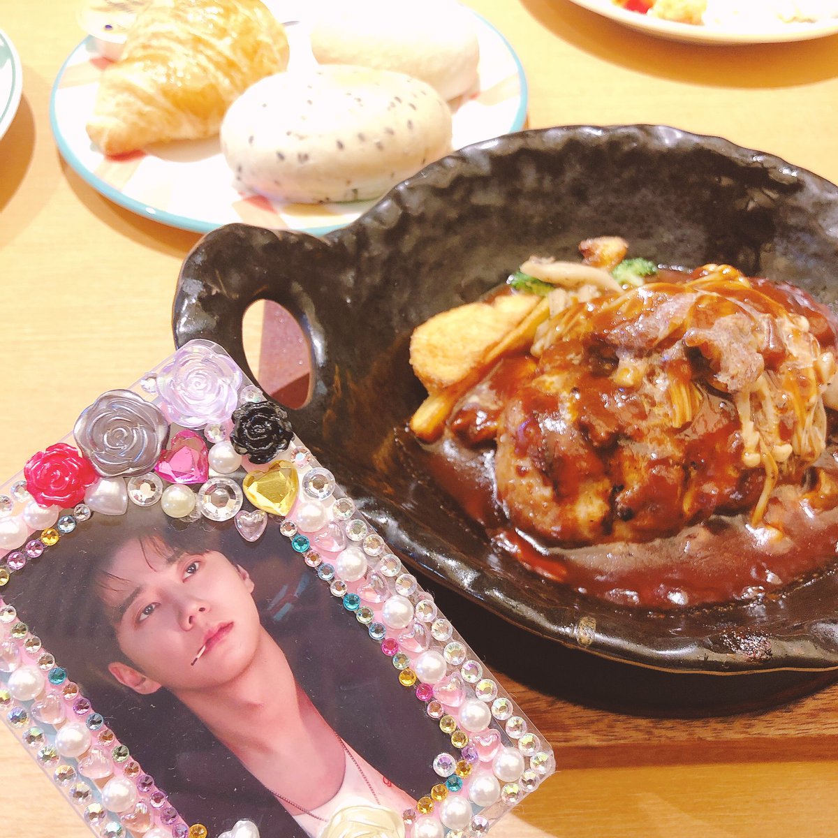 ビーフシチューハンバーグとイジュニョン♡
ハンバーグ美味しかった

#イジュニョン #이준영 #Leejunyoung