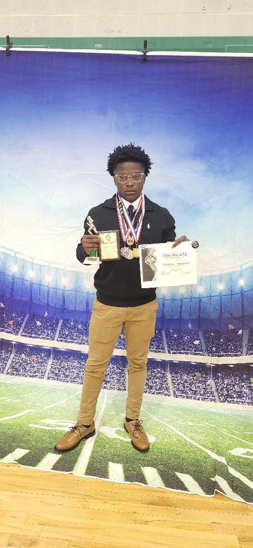 Jonathanhargr's tweet photo. Blessed to receive these awards but my goals haven’t been achieved… 
@_coachwash @JonathanHargr14 https://t.co/Gpp3o9gbhH
