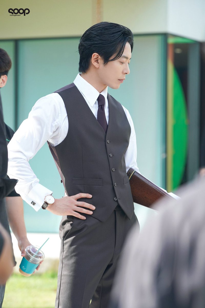 뾰 tweet media