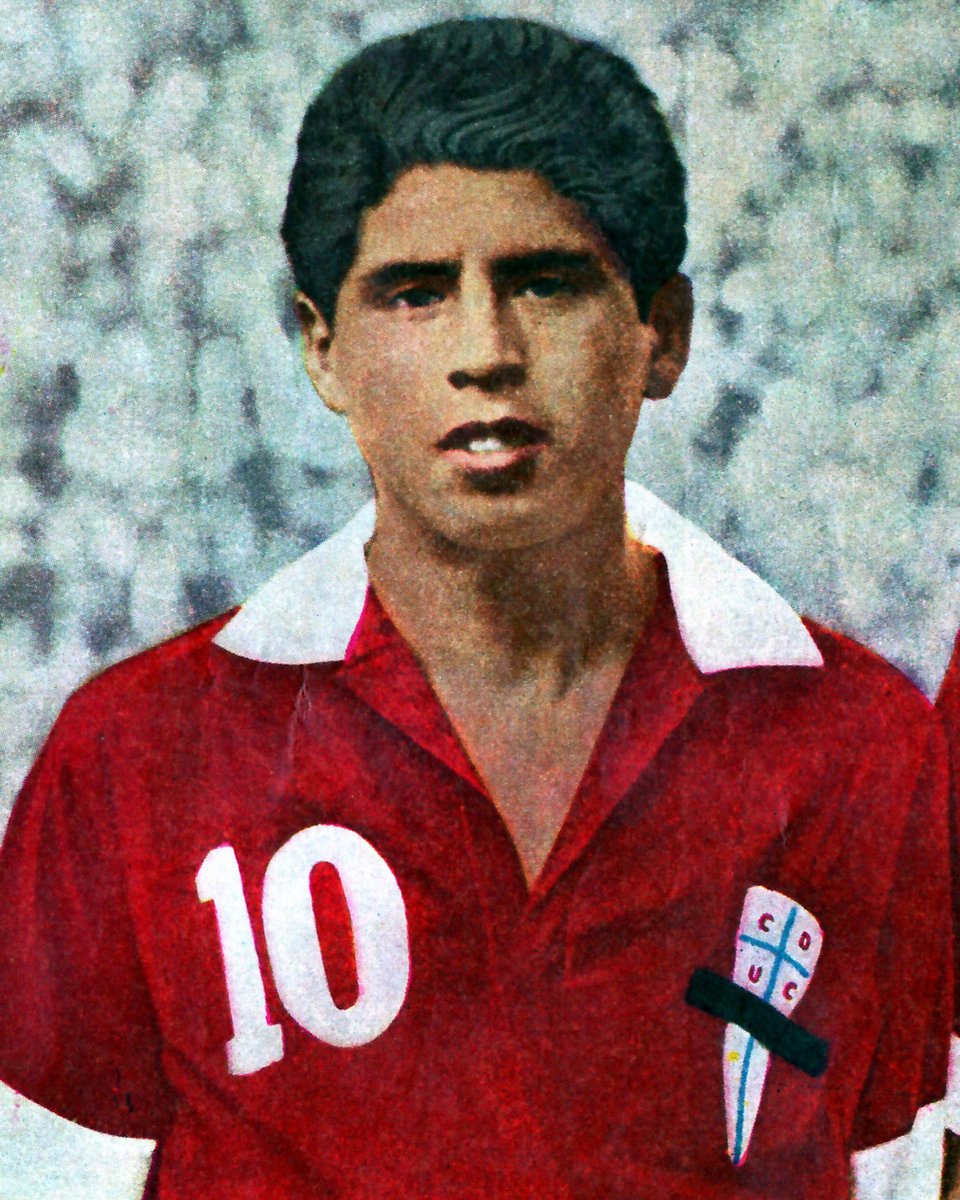 Hoy recordamos el natalicio de un histórico de La Franja: Orlando Ramírez ⚪🔵

⚡️ Mediocampista ofensivo hábil y rápido, apodado "Chocolito" por sus cercanos, jugó por #LosCruzados entre 1959 y 1964, siendo campeón en 1961 🏆

🇨🇱 Fue parte de @laroja que disputó el Mundial de