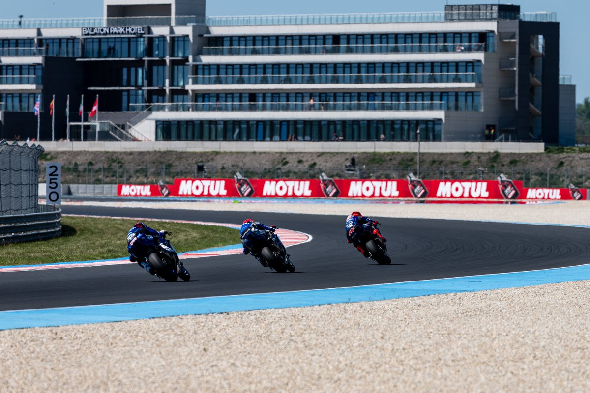 Pata Yamaha Ten Kate Racing tweet media
