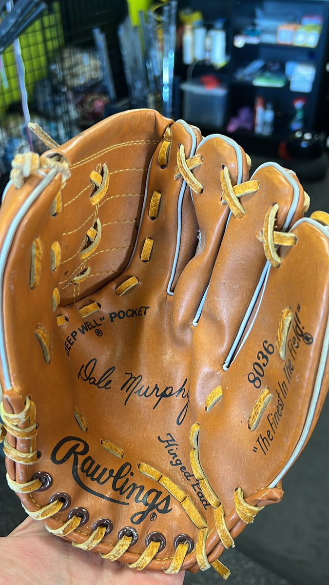 bmsportscards's tweet image. If you got this glove in 1980-85 would you have not been the absolute goat in the neighborhood? @DaleMurphy3  I personally never liked the Braves but loved Murphy!