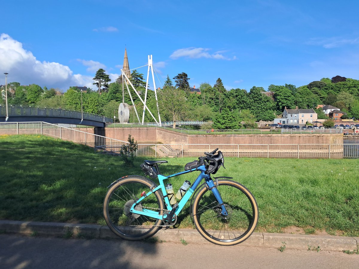 CB_cycles's tweet image. 🧵 Having ventured round the lanes to the north side of town iwaa going to continue around the west side, however there's no real direct route over the hills so with second thoughts I headed down river along the Exe stopping at the quay for ice cream...🍦😎 #cycling #bankholiday