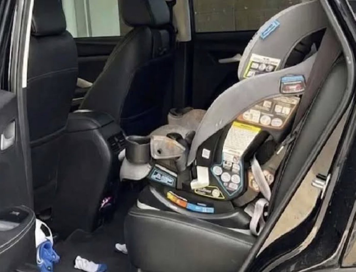 hectorrgonzalez's tweet image. #Nacional | 🔴 MUERE NIÑO DE 3 AÑOS POR GOLPE DE CALOR TRAS QUEDAR EN AUTO EN MEXICALI

Un niño de 3 años, identificado como Vicente, falleció en Mexicali, Baja California, luego de permanecer más de 12 horas dentro de una camioneta bajo altas temperaturas.

De acuerdo con