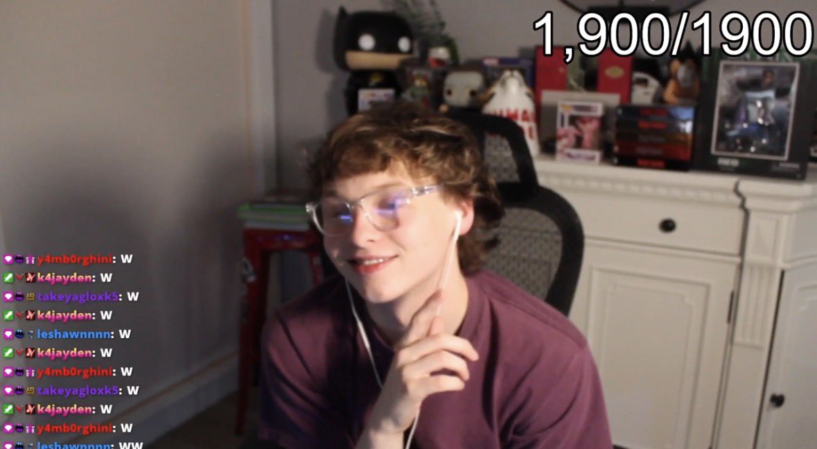 bradygooupdates's tweet photo. Bradygoo Hits 1900 Sub Goal 🏀🐗🎉 https://t.co/Mk0FgQIw2H