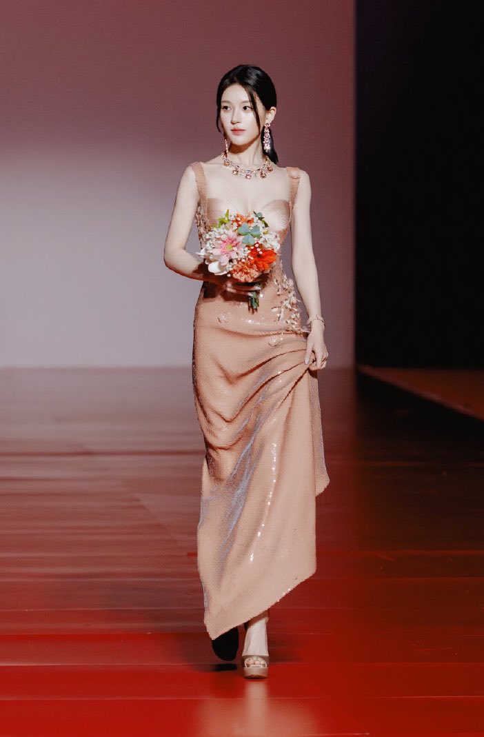 ellas45926732's tweet image. #ZhaoLusi #RosyZhao  🔥😍💜