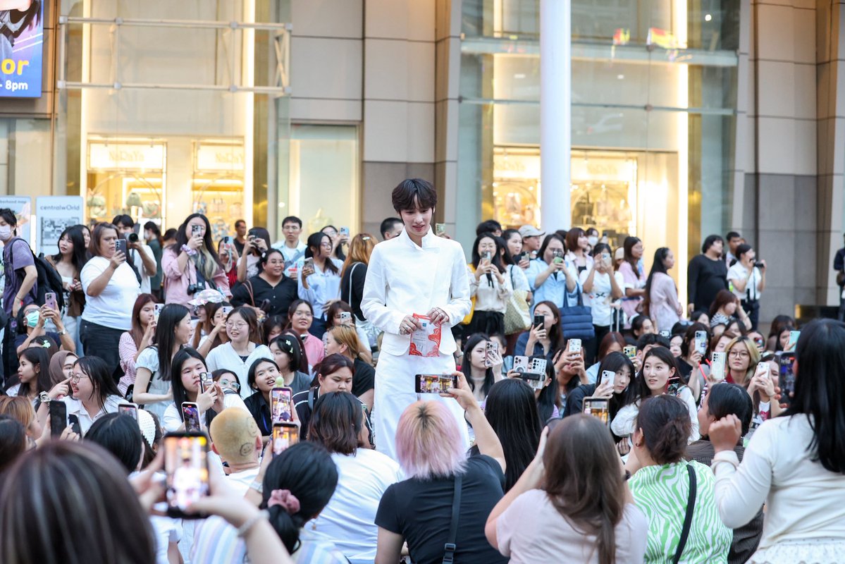 centralwOrld tweet media