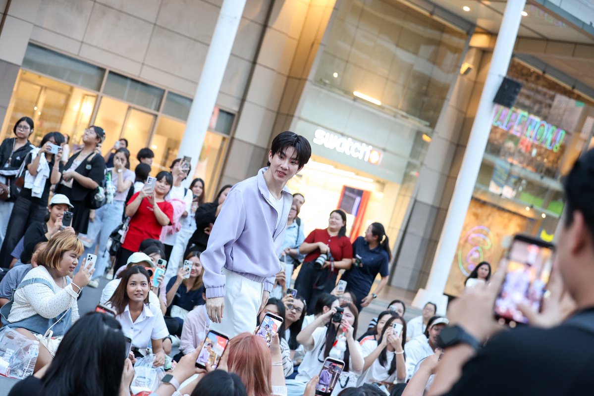 centralwOrld tweet media