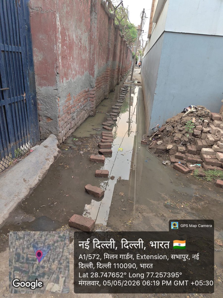 सभापुर गांव में हर गली का बुरा हाल है, सरकारी स्कूल के गेट पर भी पानी भरा हुआ है,  नालियों की सफाई नही की जा रही जिस कारण पानी गलियों और सड़कों पर बह रहा है, गांव में कहीं भी झाड़ू नही लगाई जाती।
#ASI रमेश जी पूर्व में कई बार पैसे व होली जैसे त्योहार पर शराब की मांग कर चुके है,