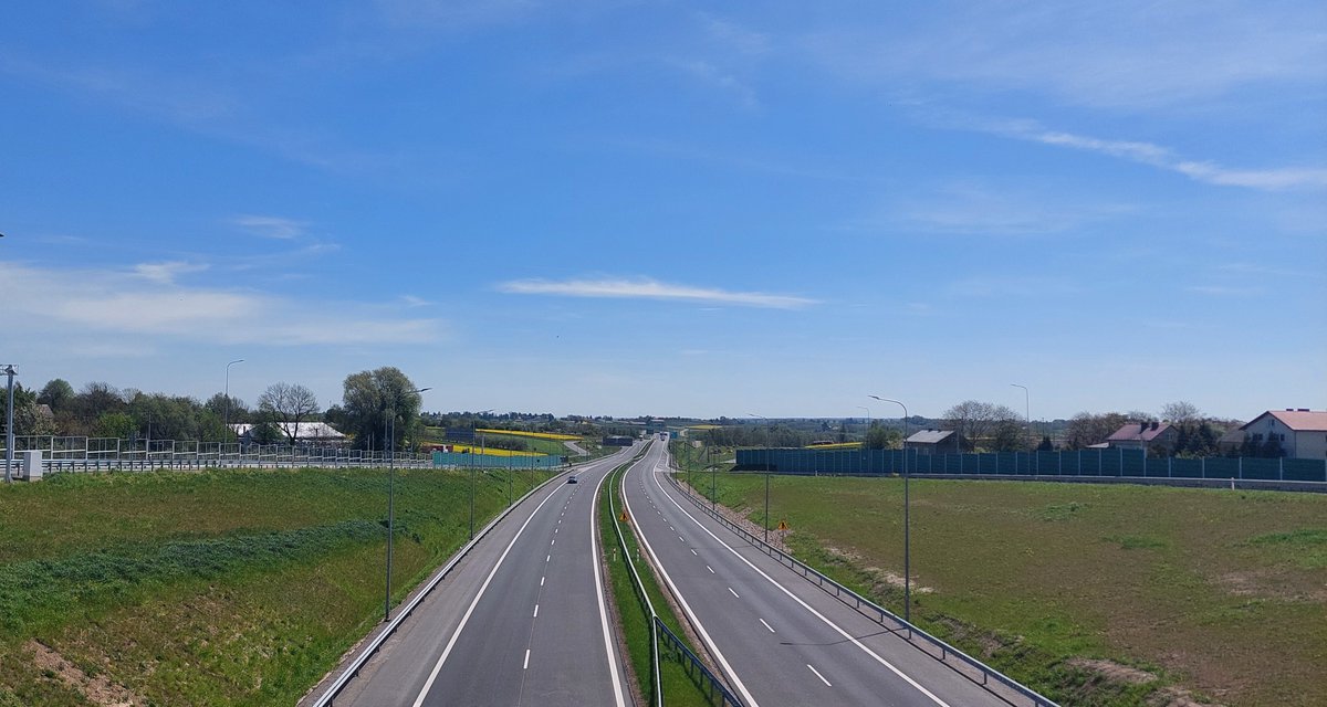 GDDKiA_Kielce's tweet photo. Majowej maturalnej ściągawki z wykorzystania #FunduszeUE na budowę dróg krajowych w #Świętokrzyskie ciąg dalszy. W grudniu 2⃣0⃣2⃣5⃣ oddaliśmy do użytkowania #DK9 #S74 #obwodnicaOpatowa dofinansowaną w ramach #FEnIKS @GDDKiA @MI_GOV_PL @CUPT_gov_pl #ŁączymyPolskę https://t.co/I8TfCtFfSl