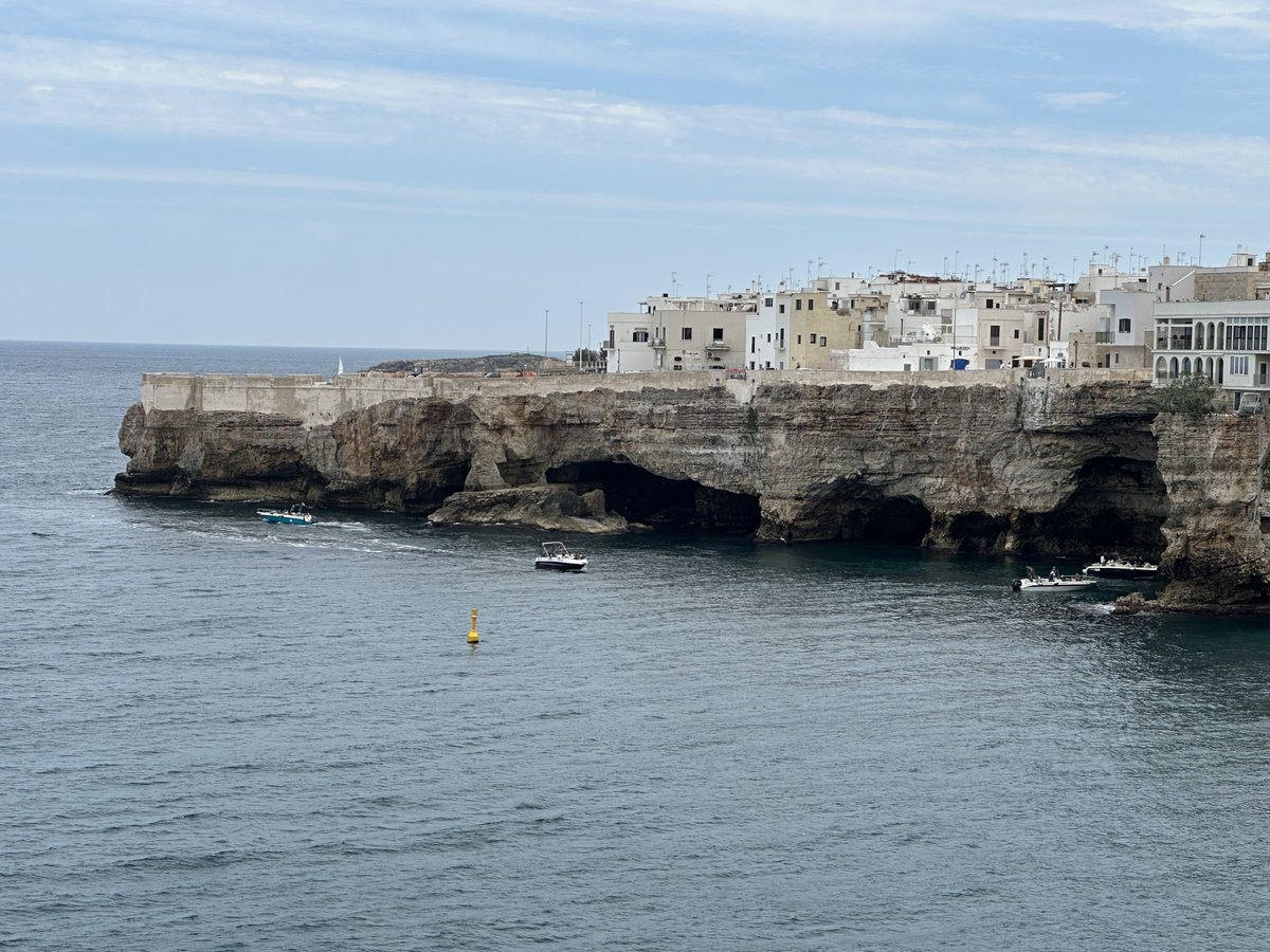 I2ight_handed's tweet photo. 滨���波利尼亚诺，意大利🇮🇹； Polignano a Mare，Italy https://t.co/Up0Bzx9IA4