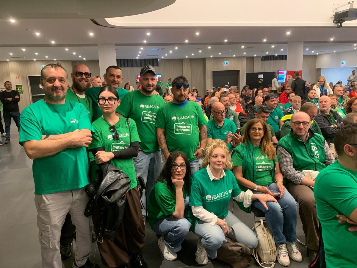 FisascatTABR's tweet photo. 📍 Taranto, Salina Hotel – #5maggio
Presente anche la #FISASCAT CISL #TarantoBrindisi all’attivo unitario promosso da CGIL, CISL e UIL territoriali "Taranto è Italia"🟢
Al centro del dibattito alcuni temi strategici per il lavoro nei servizi e nello sviluppo locale.
#CISL https://t.co/I0ZFqeMR1s