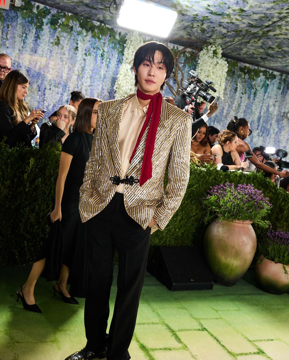 AhnHyoSeop417's tweet image. #Repost @voguethailand
#MetGala2026