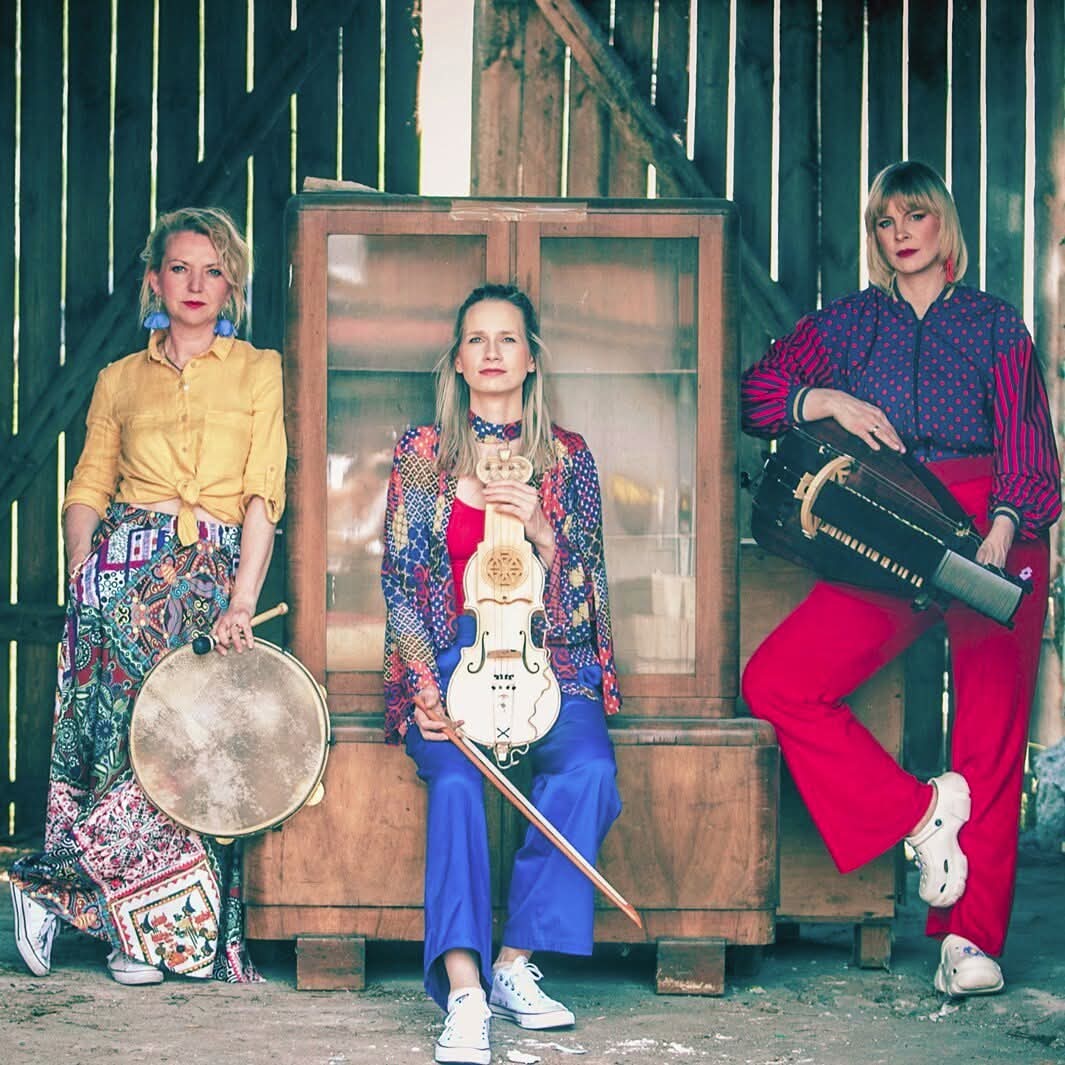 CSM_Tarnow's tweet photo. ☀️🎶 Wracają Muzyczne Tarasy !

📅 2, 9, 16, 23 lipca 

🕗 godzina 20:00

XIX edycja = 4 letnie koncerty na tarasie: Dikanda, SVAHY, Chudoba, Megitza.
Będzie folk, Bałkany, góry i dużo dobrej energii.

https://t.co/hv9t9s5Kzt
---
#Tarnów #Małopolska #MuzyczneTarasy #CSM https://t.co/NZV9nDNgoH