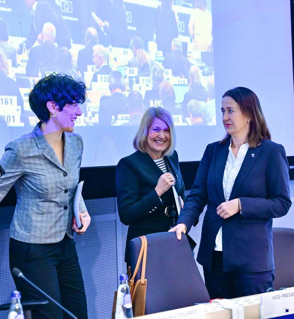EUPoliciesUGT's tweet photo. ⏩ Las pensiones públicas se refuerzan, no se sustituyen. Ese es el mensaje del dictamen que acabamos de impulsar en el CESE.

🙏 Muchas gracias @SaizElma por defender unas pensiones dignas, seguras y con cohesión social en Europa.

🔗 https://t.co/bTvvDgoj6y https://t.co/U5UaliLhj2