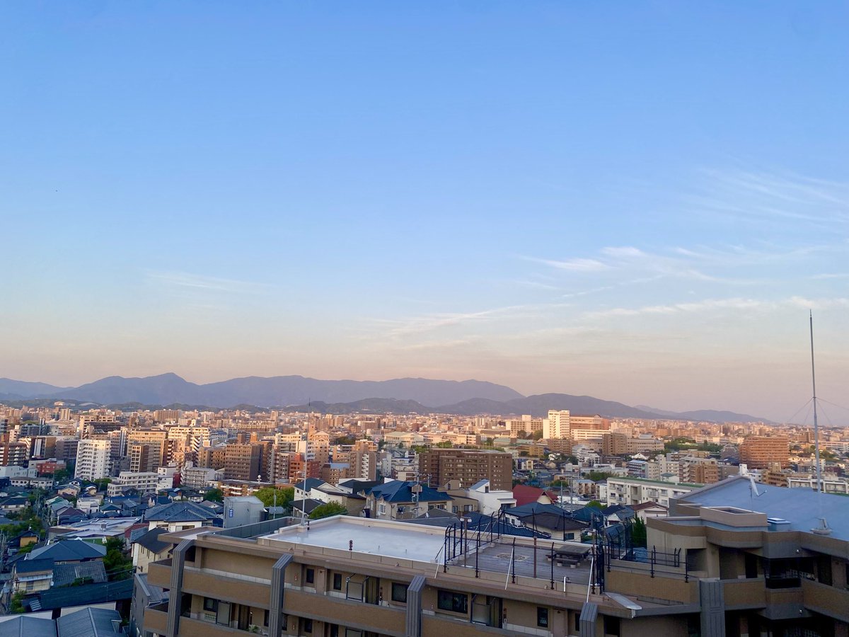 今日は子どもの日にふさわしい天晴れな天気でした。
少し早めに帰宅して、2時間かけて隅から隅まで掃除しました。
掃除すると気持ちいいです！