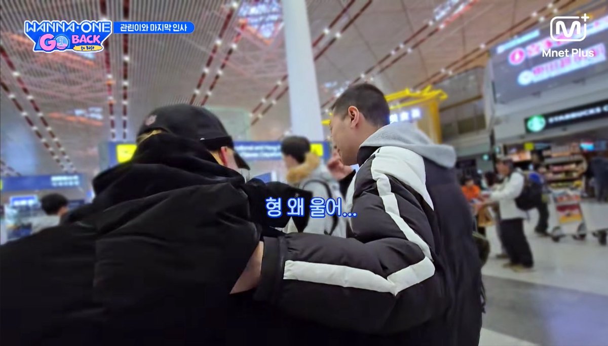 yzs0y's tweet photo. 나 관린이 카메라 앞에서 우는 거 처음 봐.. https://t.co/3RMFB2rqD5
