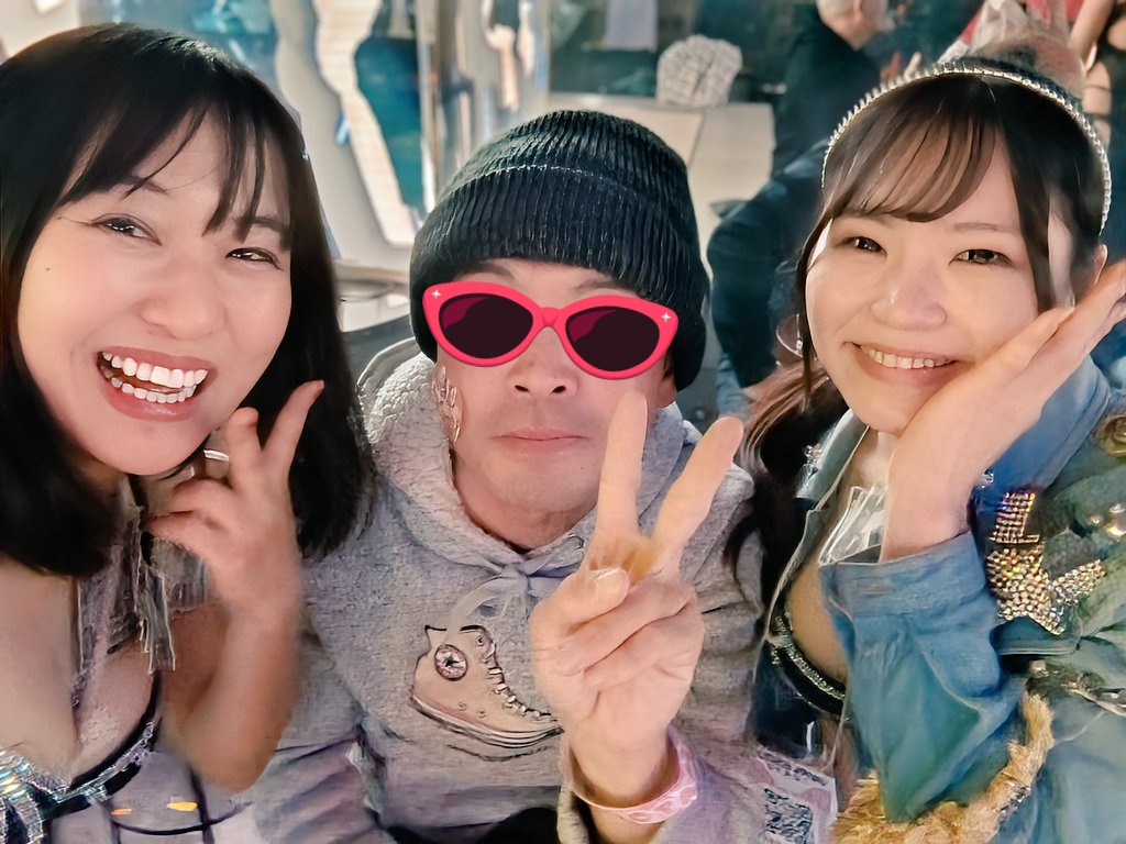 kh907black's tweet photo. ３人で撮った写真はマジ一生の思い出やし宝物やで🫶🫶🥰
#すぱすぱ
#すぱすぱまい
#すぱすぱのぞみ
#スーパースパーク東京
@mai_spark_ 
@nonchanblq https://t.co/HM2rIzZ14A