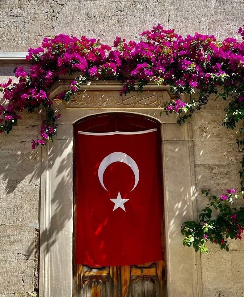 Baharın müjdecisi, bolluğun ve bereketin simgesi #Hıdırellez bayramımız kutlu olsun.