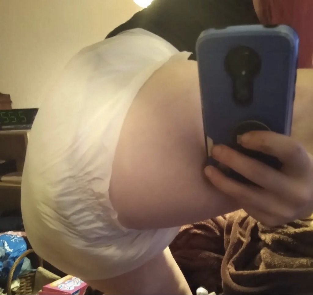 BabyGirlul's tweet photo. I’m looking for daddy to take care of me 24/7 ❤️ https://t.co/16vhjNGzQ5