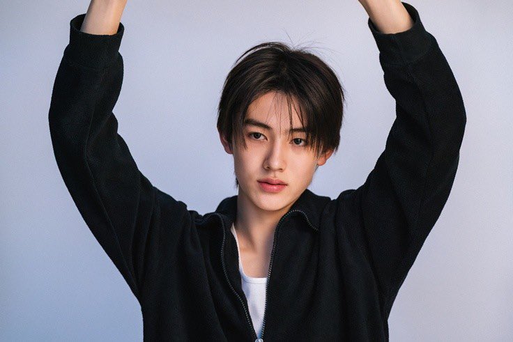 seonghyzeon's tweet photo. to incessantly carry my bearing in simple nevertheless audacious demeanor. through these sequences they'll be aware i’m snazzy coated in a cloak. https://t.co/z6k6FpNPHr