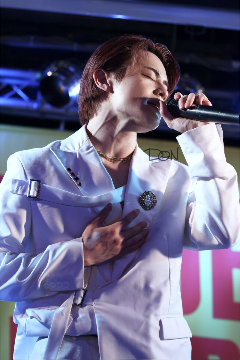 dooooonchan12's tweet photo. 🗓️»20260505
Re:RAISE リリースイベント💿
📍タワレコ渋谷B1F
#Juni #ジュニ #쥬니  ➮ @ryujuniiam
#SevenDeuce #セブデュ 

久しぶりの白衣装~♪( ◜ω◝و(و "

歌ってる姿しびれるーー😇🙏‼️
オリコン1位とろうね？！（ｵｸﾁｶﾜｲｲ）
ジュニくんの笑顔は世界を救うね？！ https://t.co/J3s0H6p0hm